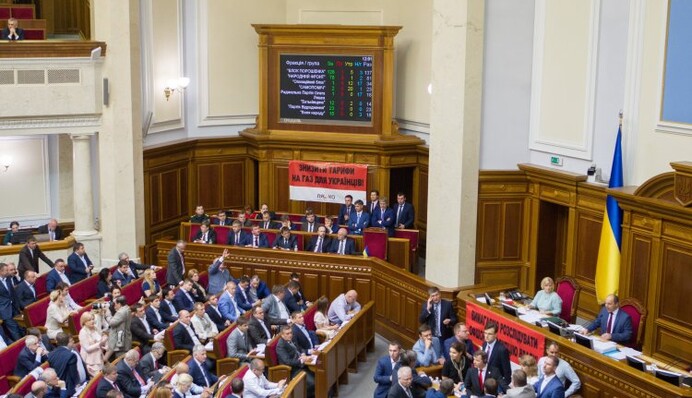 Зміни до Конституції: фіга від Ляшка, граната від Савченко та тріумф Порошенко