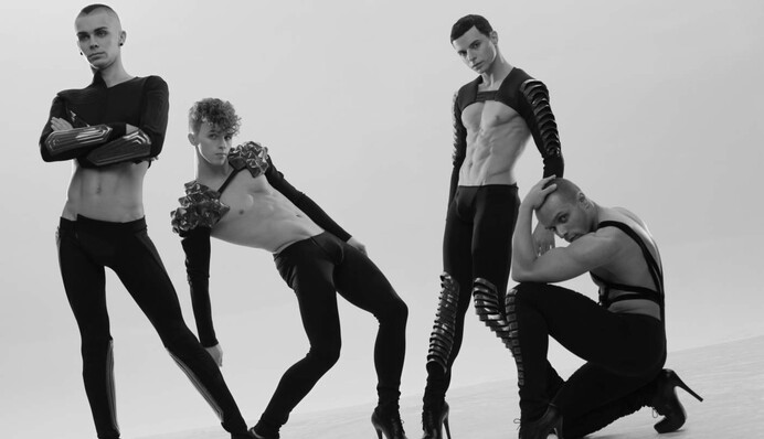 Одиозная украинская танцевальная группа заявила о распаде