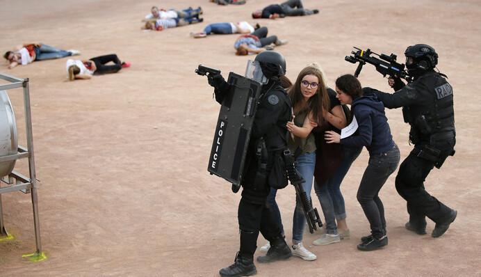 Демонстрації, теракти та холод: з чим зіткнулася Франція напередодні Євро-2016