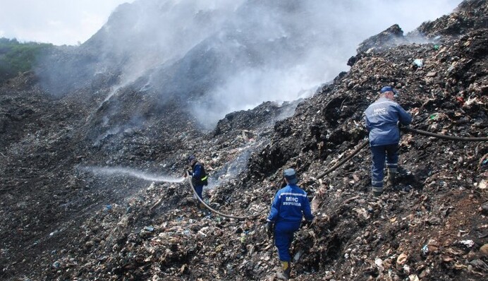 Краще б сміття виносив: соцмережі обговорюють скандал у Львові та бездіяльність Садового