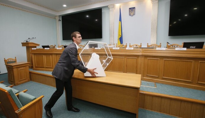 Сценарий раннего Януковича: Порошенко берет под контроль избирательную систему Украины