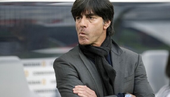 Евро-2016: тренер сборной Германии в матче против Украины попал на пикантное видео