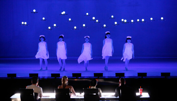 Танец маленьких дронят: сети в восторге от оригинального выступления на конкурсе в США