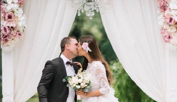 Появилось фото и видео с шикарной свадьбы главного тренера киевского 
