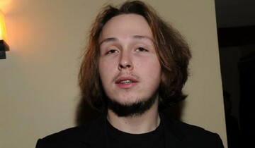 Музыкант объяснил, почему Путин все время играет на пианино одну и ту же песню