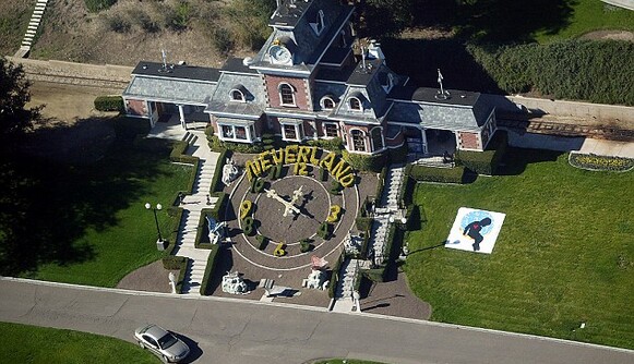 Разгорается громкий секс-скандал из-за странных находок в доме Майкла Джексона