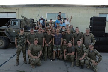 Появились фото выступления легендарной украинской рок-группы на Донбассе