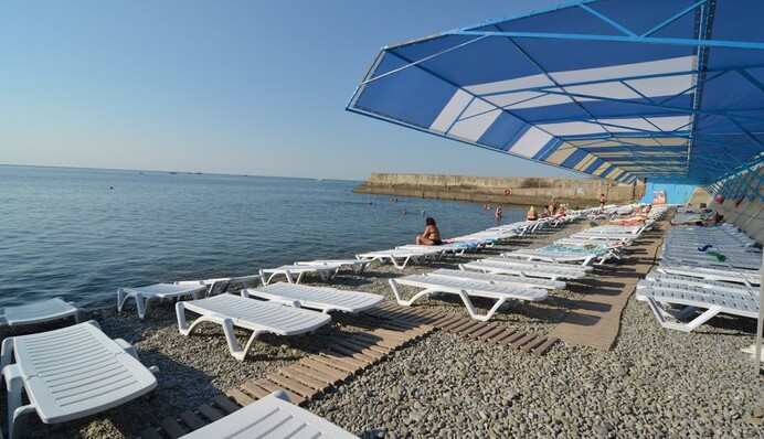 Обурюються навіть росіяни: скільки коштує відпочинок в окупованому Криму