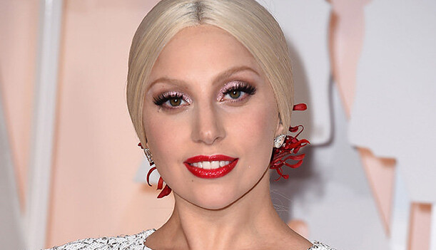 Далай-лама подержался за Леди Гагу: опубликовано фото