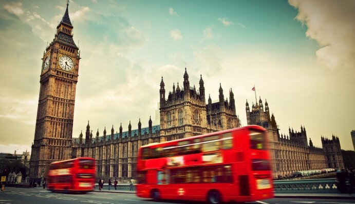 Charlie Hebdo отличился пикантной карикатурой по случаю выхода Британии из ЕС