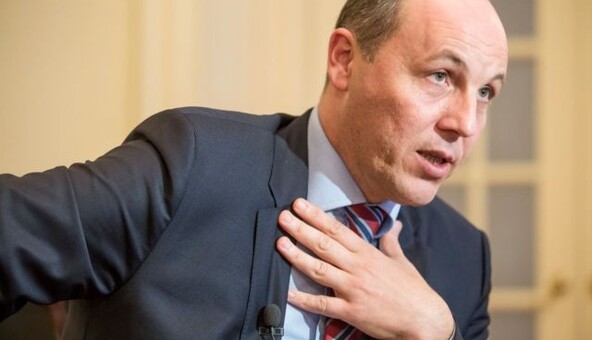 Парубий рассказал, как не смог спасти дочь от паука: опубликовано видео