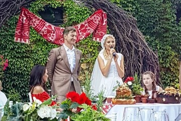 Появились фото с громкой свадьбы звезд в Украине