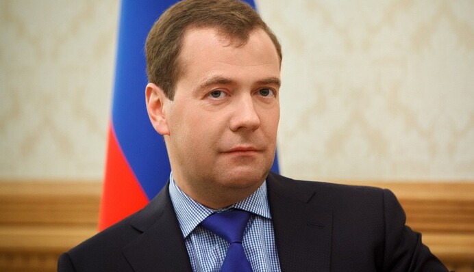 Ажиотаж вокруг фото туфель премьера России: блогер отличился шуткой