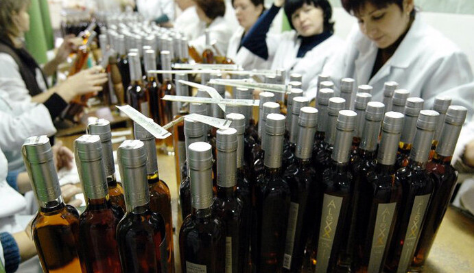 Слежка за бизнесом: водку и сигареты пометят электронным акцизом