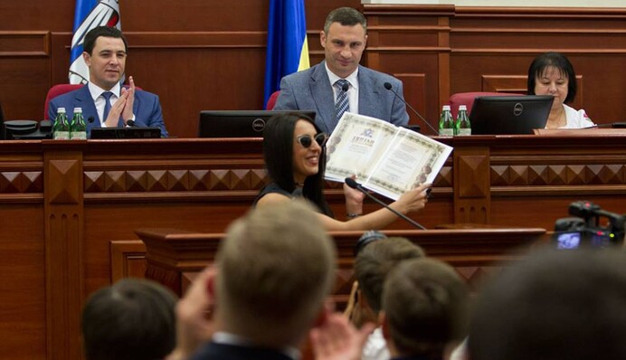 Джамала своим фото вызвала бурную дискуссию о ее болезни