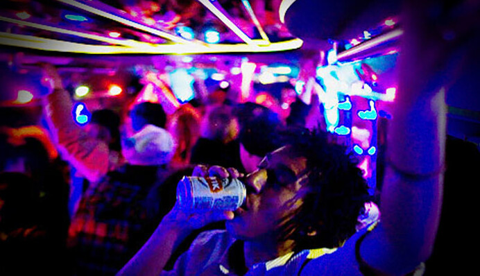 Соцсети взорвало фото вечеринки в киевской маршрутке