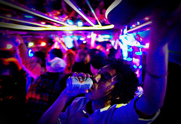 Соцсети взорвало фото вечеринки в киевской маршрутке