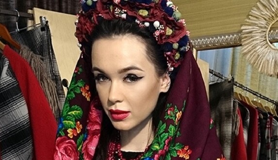 Украинская поп-звезда сделала пикантное фото в вышиванке
