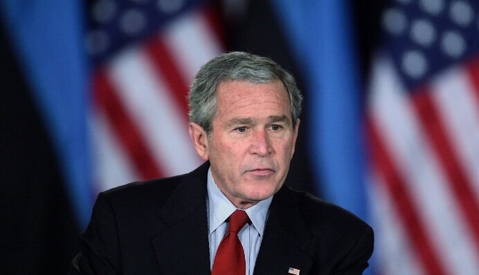 Психологи назвали причины неадекватного поступка Буша на похоронах