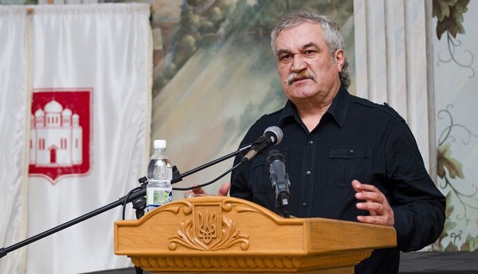 Известный украинский писатель выступил за новую революцию в Украине