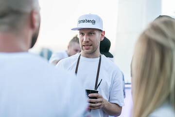 Поп-звезда покидает Украину: появились фото с громких проводов