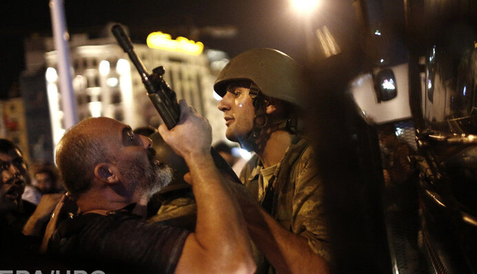 Переворот в Туреччині вдався, але Ердоган ще може зберегти владу, - приватна розвідка США