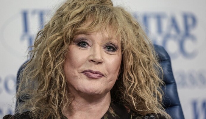 Российская примадонна блеснула не по возрасту спортивными формами