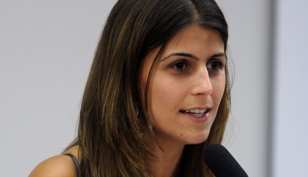 Сети поразило умилительное фото бразильского депутата с грудным ребенком