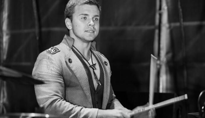 На российскую знаменитость напали с тортом: опубликовано видео