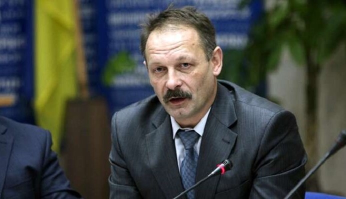 Нардеп разделся на дороге: опубликовано фото