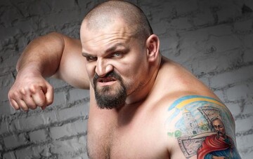 Самый сильный человек Украины позабавил сети милым видео