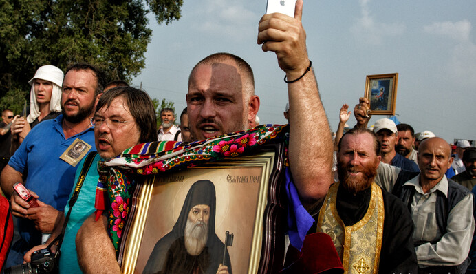 Оба крестные, но такие разные: чем отличаются два православных хода - УПЦ КП и МП
