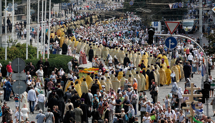 Крестный ход УПЦ МП в Киеве: эксклюзивный фоторепортаж