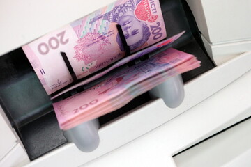 Что будет с гривной осенью: названы прогнозы и риски