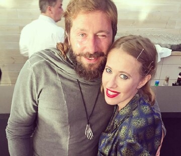 Беглый российский политик ярко принял телезвезду: опубликованы фото