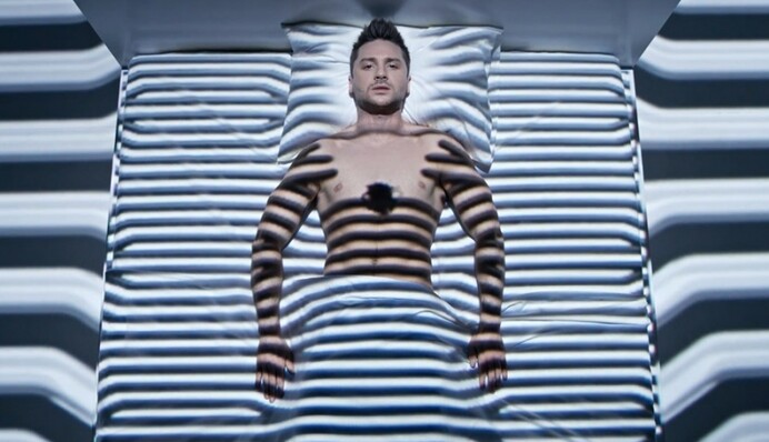 В сети сделали забавную пародию на эффектный клип Лазарева