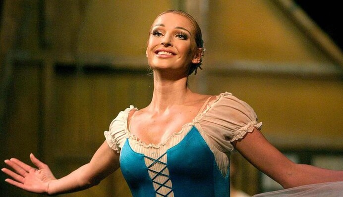 Скандальную российскую балерину высмеяли за платье