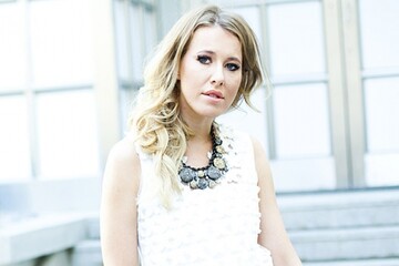 Российская телезвезда козырнула в украинском платье: опубликовано фото