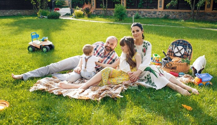 Известная украинская телеведущая показала сынишку-модника