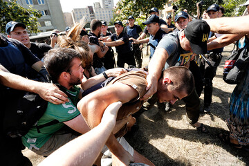 Ні дня без бійки: яскраві фото з засідання суду у справі роти "Торнадо"