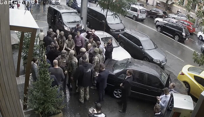 Чистые гопники: в войне НАБУ с ГПУ соцсети не поддержали людей Луценко