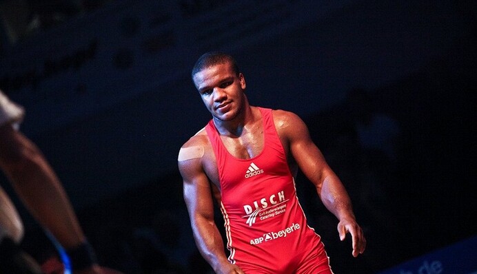 Жан Беленюк показал опасную женщину: опубликовано фото