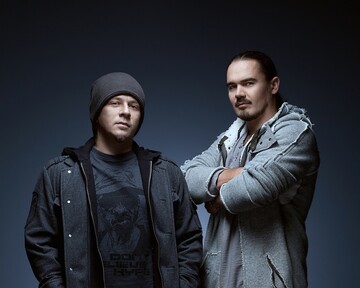 Авария с ТНМК: в сети поздравляют артистов со вторым рождением