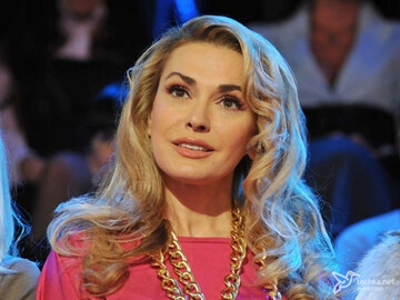 Известная украинская актриса отметила 50-летие пикантной фотосессией