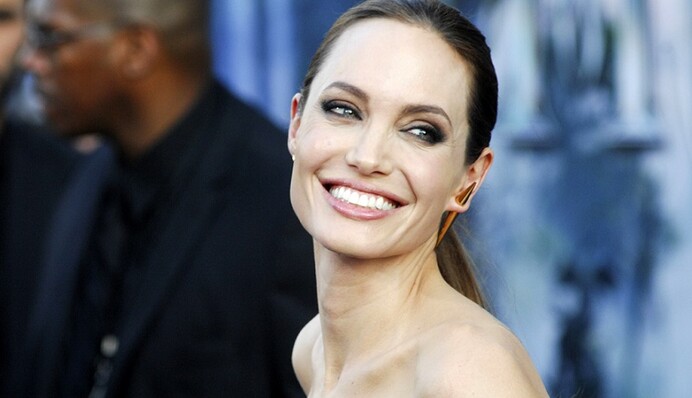 Анджелину Джоли записали в фаны Полторака: в сети в восторге от коллажа