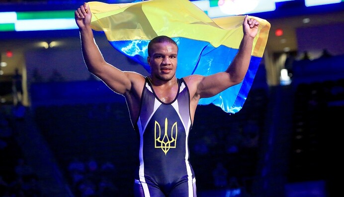 Жан Беленюк умилил сети своим ярким поздравлением Украине