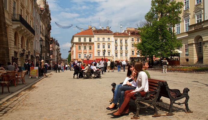 В центре Львова произошел пикантный инцидент: опубликованы фото