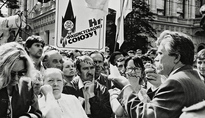 Левко Лук’яненко: потрібно оголосити стан війни в Криму, Луганській і Донецькій областях