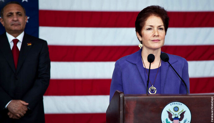 Новый посол США в Украине: появилось фото ее собачки