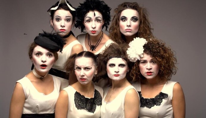 Скандальный нардеп позабавил сети селфи с известной группой